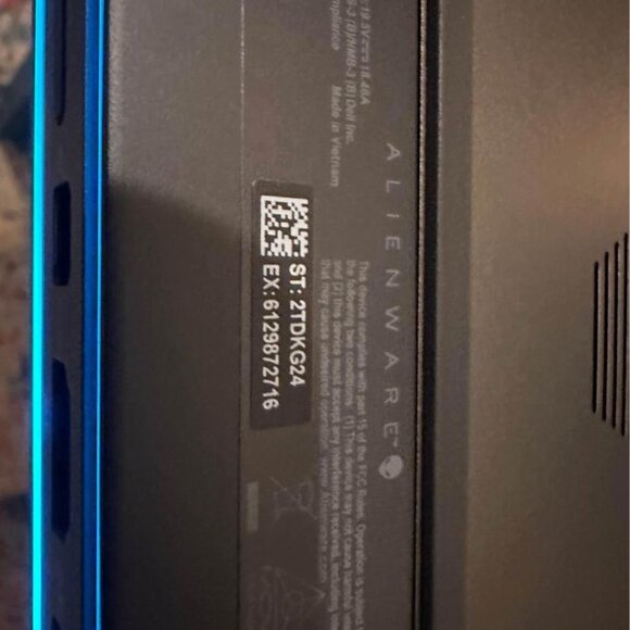ALIENWARE m18 R2 - Picture 2 of 4